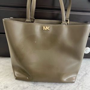 Michael Kors large bucket purse